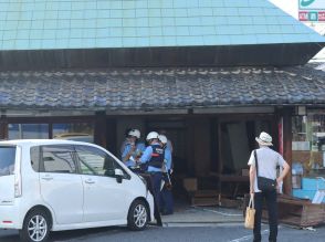 【速報】国道1号沿いの名物和菓子店に車突っ込む　70代運転手と女性客2人けが　滋賀・草津