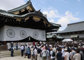 「英霊に感謝したい」終戦の日迎えた靖国神社　多くの参拝者が祈りささげる