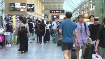 台風7号 空の便にも影響 搭乗便の変更手続きをする帰省客も