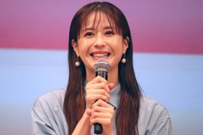 松本若菜、“デート服”の純白ワンピを着こなす姿に「無敵ですね西園寺さん」「きれいです！！！」＜西園寺さんは家事をしない＞