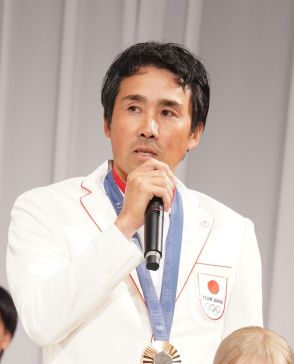 ＜パリ五輪＞馬術・銅メダリスト“初老ジャパン”の最年長選手　海外の豪邸を紹介　優雅な暮らしぶりにため息も