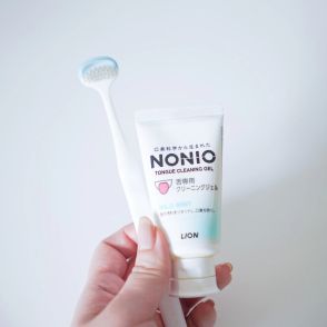 「NONIO（ノニオ）」の舌磨きジェル＆舌ブラシ（セットで411円）はスッキリ感がやみつきに！面白いほど汚れもとれる【本日のお気に入り】