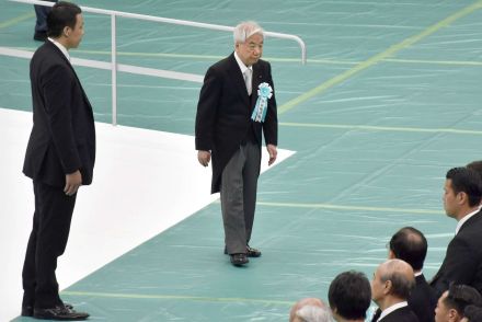 私には戦没者遺族の皆さんが、母でありきょうだいだった…尾辻秀久参院議長、最後の追悼の辞　全国戦没者追悼式　3歳で父が戦死、思いの丈を率直に述べる