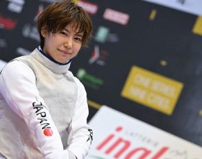 左手の「謎の文字」鮮明画像も 五輪フェンシング銅・宮脇花輪選手「内田有紀」美貌に方々から熱視線