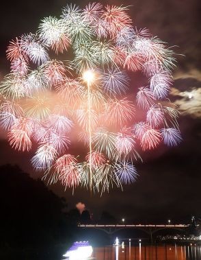 大輪の花、町民の輝く未来願う　水郷大江夏まつり花火大会