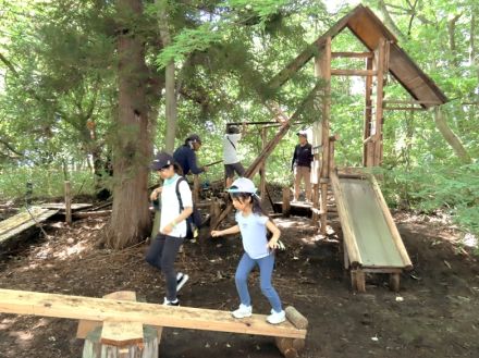 福島県西郷村の「ＴＯＫＩＯ―ＢＡ（トキオバ）」　夏のイベントスタート　親子で「秘密基地」楽しむ