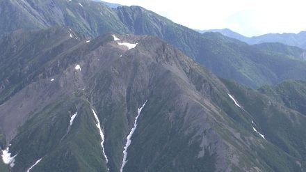 「頭を下に横たわっている。出血が見られる」南アルプス赤石岳の崖下で、倒れている男性見つかる=静岡