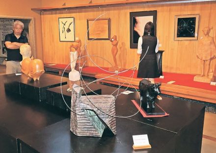 彫刻や工芸の秀作そろう　富山県の井波美術協会員が近作出品