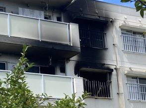 「火をつけた」趣旨の通報も…市営住宅を焼く火事　住人の女性(54)が病院搬送　“放火”視野に原因調べる　福岡・北九州市