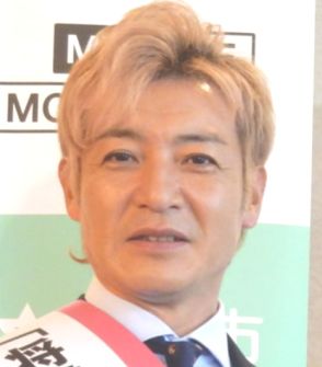 つるの剛士、台風で新幹線運行休止で名古屋に行けず「家でおとなしく…」ギター弾き歌う動画公開