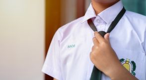 日本とは全然違う...フランスで「制服」導入も学生は猛反発　そのデザインとは？