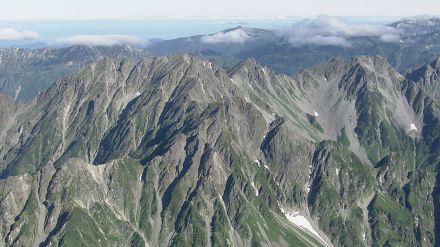 北アルプス前穂高岳周辺で遭難　神奈川県の34歳男性が行方不明　17日早朝からヘリで捜索予定