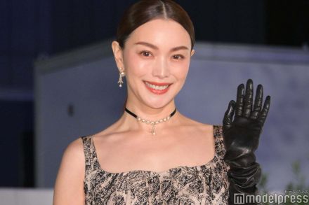 蛯原友里、長男＆長女がベルリンで2ショット「成長感じる」「素敵な風景」の声