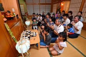 ご先祖さま、おかえりなさい　家族・親族そろってウンケー　沖縄・那覇