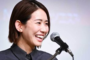 古賀紗理那の引退会見に隠れていた衣装全身に称賛「センスいいな」　足元は…「モデルみたい」