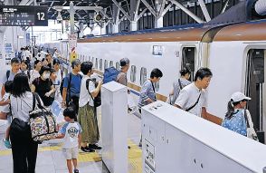 急きょ北陸新幹線に　富山駅、関西方面から乗客　東海道新幹線の終日運休受け