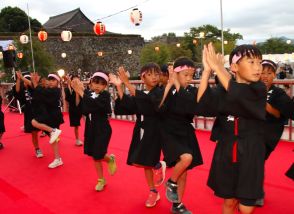 元気いっぱい、踊りの輪　「丹波篠山デカンショ祭」盛況　地元小学生も「デッカンショ」／兵庫・丹波篠山市