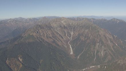 北アルプス前穂高岳で男性を救助も死亡を確認・神奈川県の行方不明者を捜索中のヘリ・北尾根付近で