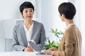 会社で主任から「係長」への昇進を打診されました。管理職になると「残業代」が出ないと聞いたのですが、係長も当てはまりますか？ 昇進で“手取り”が減ることもあるのでしょうか？