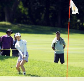 前半終了　川崎春花が４つ伸ばし首位　２位上田桃子、森田遥と３打差に広げる　CATレディース