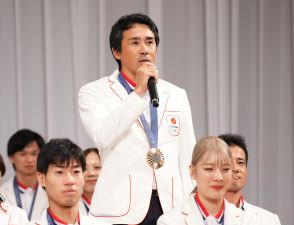 メダル噛みつき市長「メダルあまり近づけるとよ…」馬術銅選手の表敬訪問に「いろいろと」苦笑い