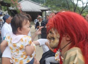 泣きっぷり、想像以上　奇祭「椎出鬼の舞」、五穀豊穣祈る　和歌山