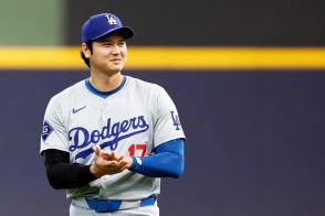 大谷翔平選手、愛犬デコピン尽くしの「特製スパイク」で試合に臨む。表情のギャップがたまらない