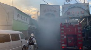 尼崎の商店街「サンロード」で火事　50代男性がけが　消火活動続く/兵庫県