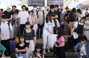 台風一過、Uターンラッシュピーク　予約の振り替え客らで混雑