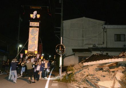 輪島の「孤立」集落にキリコ舞う　神戸NPO支援で開催