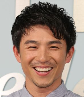 中尾明慶、釣り上げた魚を手に笑顔「また里依紗ちゃんに言われちゃいますね」「またまたいい笑顔」