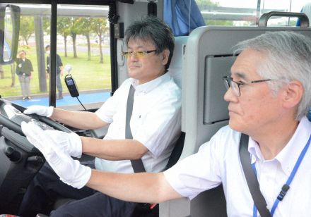 聴覚障害の男性、夢のバス運転手に　北海道内初、人材不足の救世主