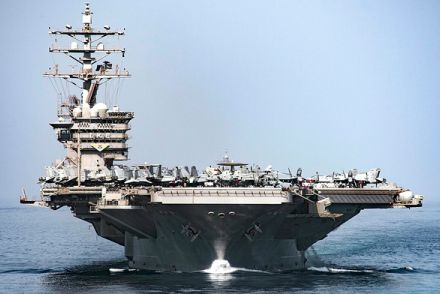 米空母「インフルエンサー艦長」よりも人気だった“カワイイ”隊長とは？ 癒しのプロフェッショナル