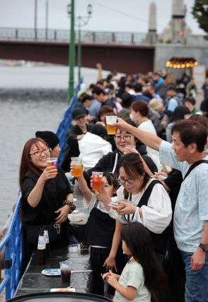 涼しくても、ぐいっ　冷涼な気候で有名　北海道・釧路で「ビア」ならぬ「ヒアガーデン」