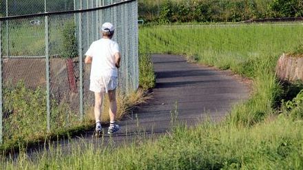 料理しながら・散歩しながら・入浴しながら…「わずか3秒」“ちょっと”やる「ながら筋トレ」8つ　足腰の筋力アップ