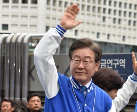 韓国最大野党、代表に李在明氏が再選　歴史問題で日本に厳しい姿勢