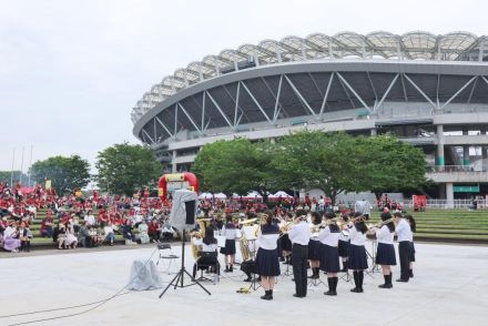 広場改修　試合前も活気　カシマスタジアム隣　演奏やダンス披露　茨城・鹿嶋