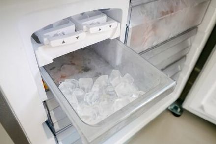 「冷凍庫に氷がない」→「たった30分で氷を作る」裏ワザが話題　「夏に知っておきたい」「今度やってみます」