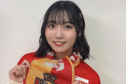 「特技：サッカー」のAKB48グループアイドルが現地観戦　“デコ出し”ユニ姿に反響「かわいい」