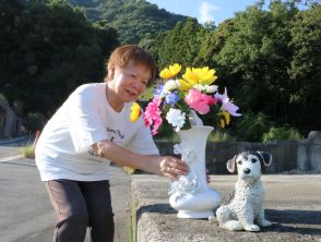 亡き友に花供え10年、止まることのない2人の時間　広島