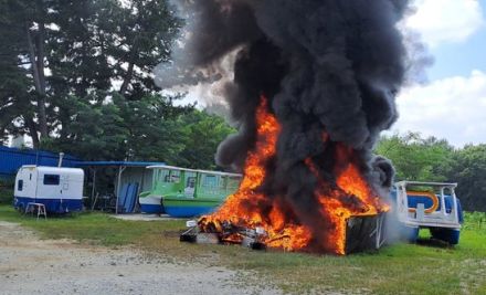 電気自動車に続いて今回は船で出火…リチウムバッテリー充電中に火災で全焼＝韓国