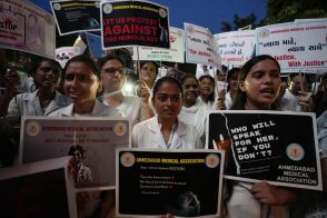 インドで女医への性的暴行殺人に抗議、全国の病院が２４時間スト　医師会は安全対策要求