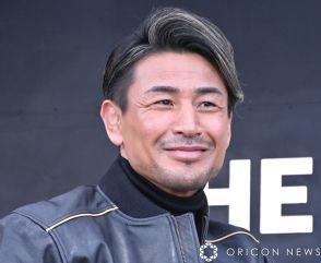 魔裟斗、新車価格870万円超のトヨタ“人気高級車”納車を報告「やっときた」