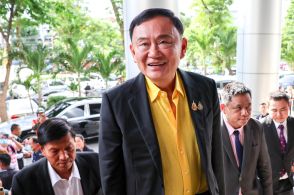 タイのタクシン元首相、国王の恩赦で正式釈放