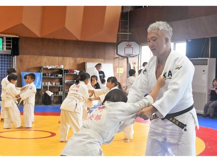 「誰にでもチャンスある」　鈴木桂治さんが柔道教室　沖永良部島　観光親善大使にも