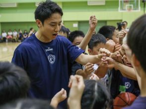 河村勇輝、松崎裕樹らプロも参加、横浜ビー・コルセアーズが小学生以下限定でバスケットボールクリニックを開催