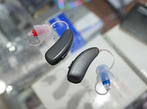 周りの声を大きく聞こえやすくするHIDISCの耳かけ集音器が入荷