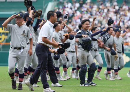 「歴史塗り替えた」青森山田の監督にウイニングボール　夏の甲子園