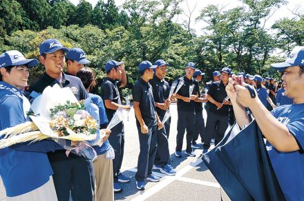 「再甲の舞台で感動ありがとう！」　小松大谷ナイン、甲子園から帰校