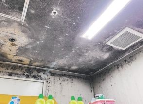 黒カビは壁一面、そして天井にまで広がっていた　病棟の劣悪な生活環境が虐待の温床に